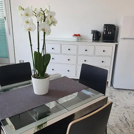Bed & Breakfast Theatrum 2*