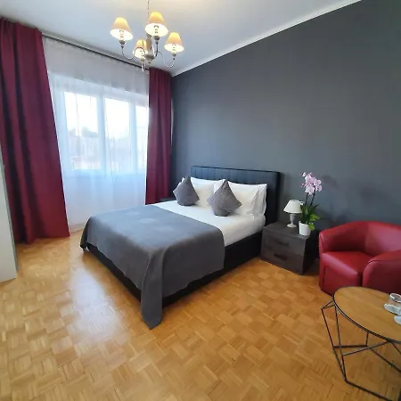 Theatrum Bed & Breakfast 2*