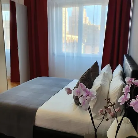 Bed & Breakfast Theatrum 2*
