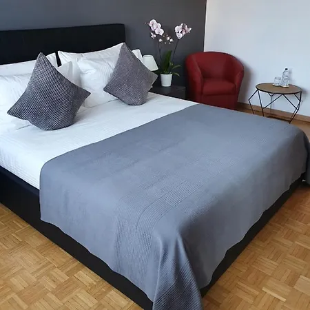 Theatrum Bed & Breakfast 2*